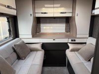 SWIFT ESCAPE 674