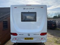 SWIFT ESCAPE 674