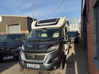 SWIFT ESCAPE 674