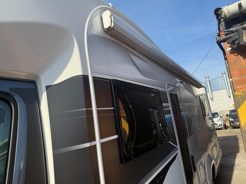 SWIFT ESCAPE 674
