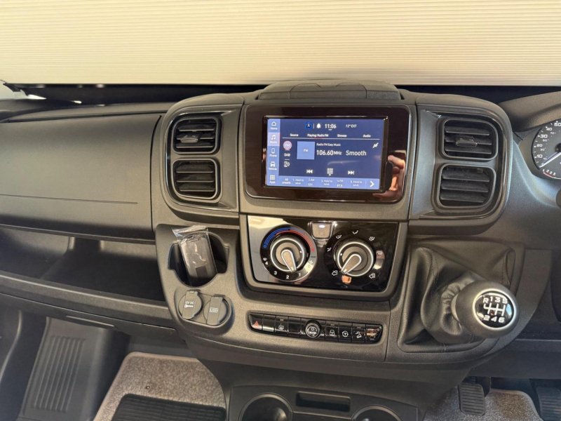 SWIFT ESCAPE 674