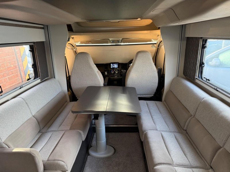 SWIFT ESCAPE 674