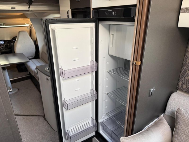 SWIFT ESCAPE 674