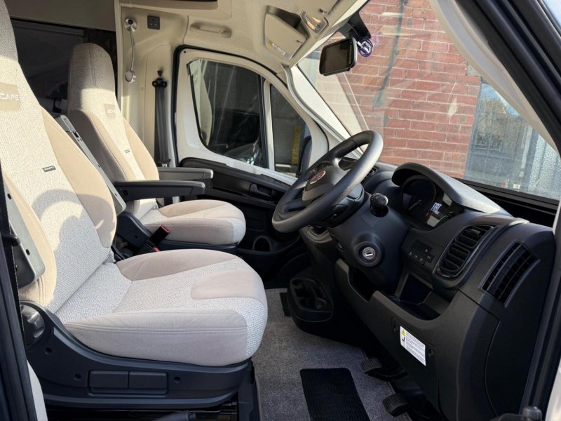 SWIFT ESCAPE 674