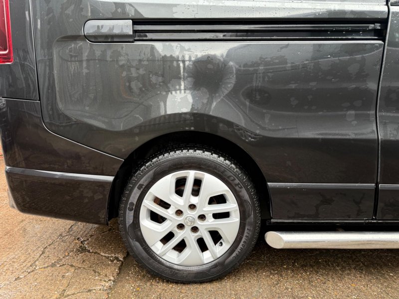 VAUXHALL VIVARO