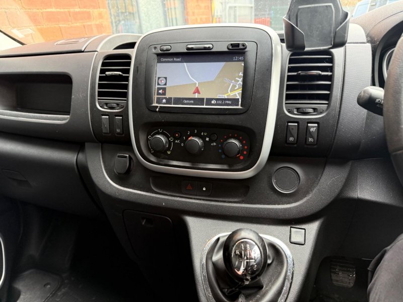 VAUXHALL VIVARO