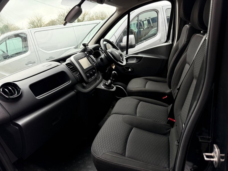 VAUXHALL VIVARO
