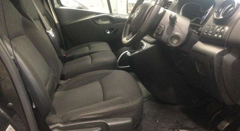 VAUXHALL VIVARO