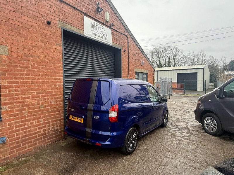 FORD TRANSIT COURIER