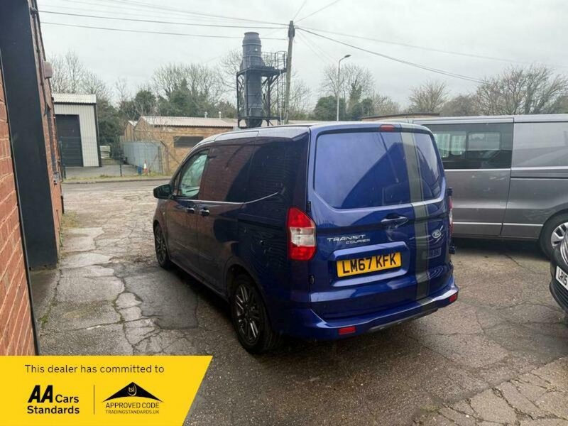 FORD TRANSIT COURIER