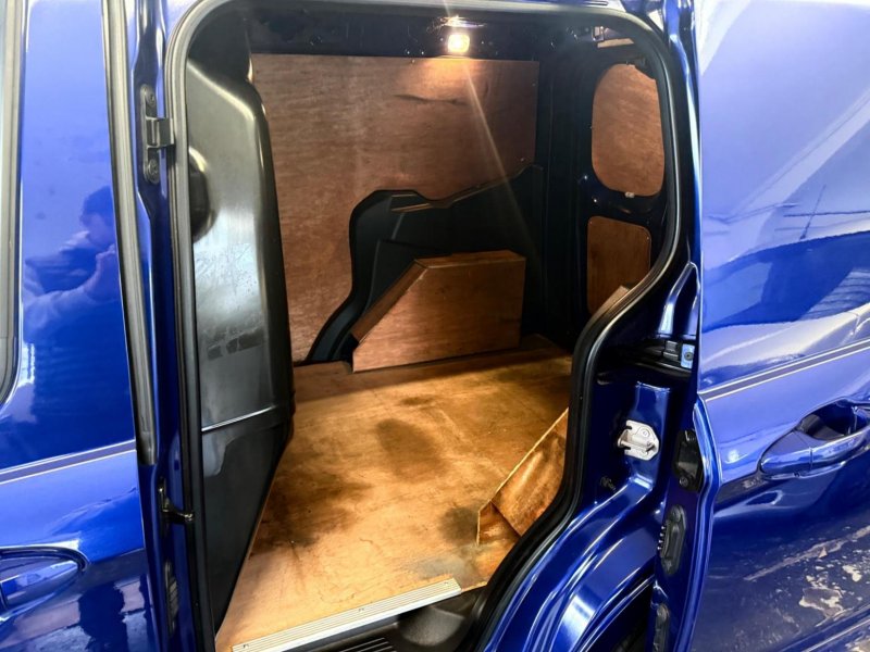 FORD TRANSIT COURIER