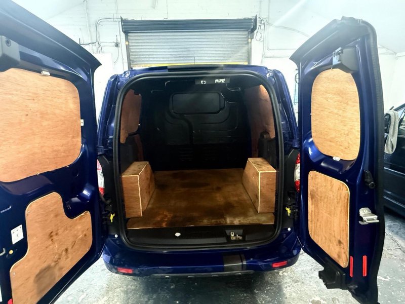 FORD TRANSIT COURIER
