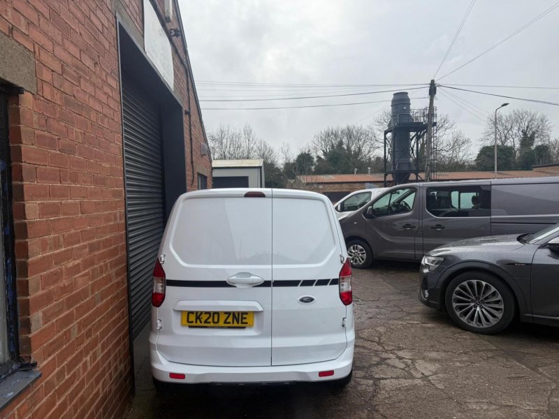 FORD TRANSIT COURIER