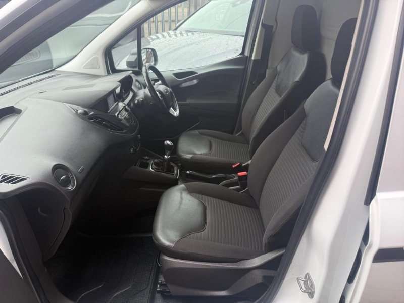 FORD TRANSIT COURIER