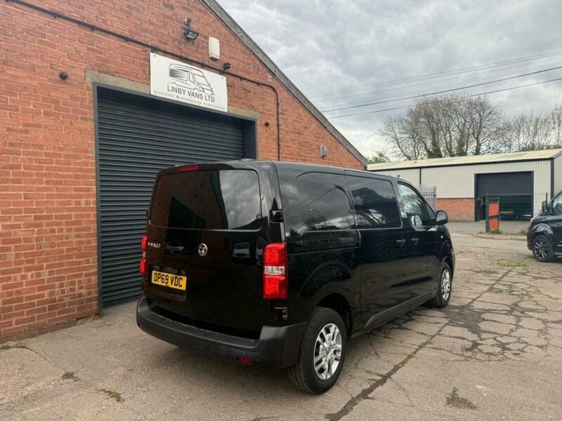 VAUXHALL VIVARO