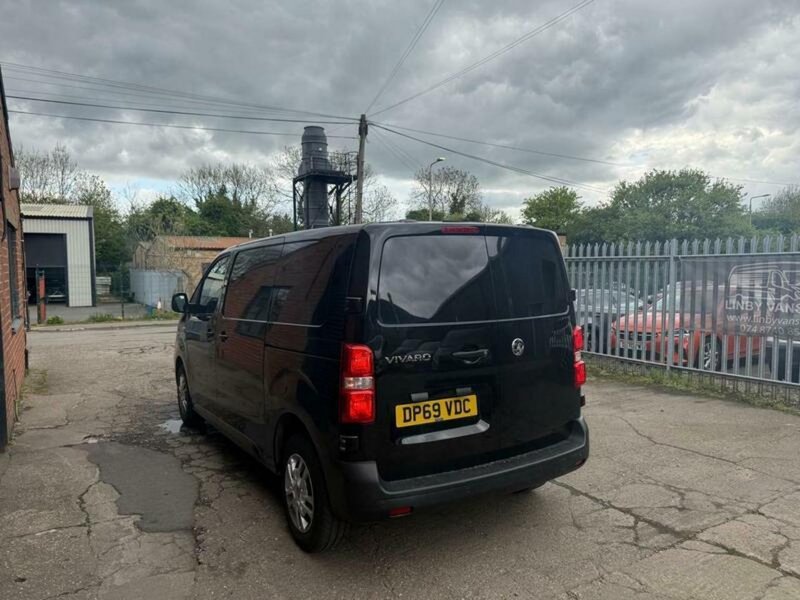 VAUXHALL VIVARO