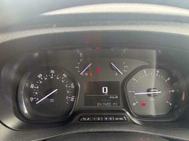 VAUXHALL VIVARO